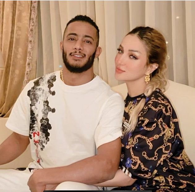 محمد رمضان مع زوجته وينهي الشائعات - صورة