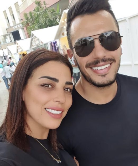 أحمد إبراهيم مع زوجته وأنغام طوت صفحته!